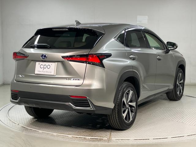 NX NX300h バージョンL 認定中古車・2年保証・18インチアルミホイール・NAVI AI-AVS・ブラインドスポットモニター・リヤクロストラフィックアラート・パノラミックビュウーモニター・ムーンルーフ付車 革シート(7枚目)