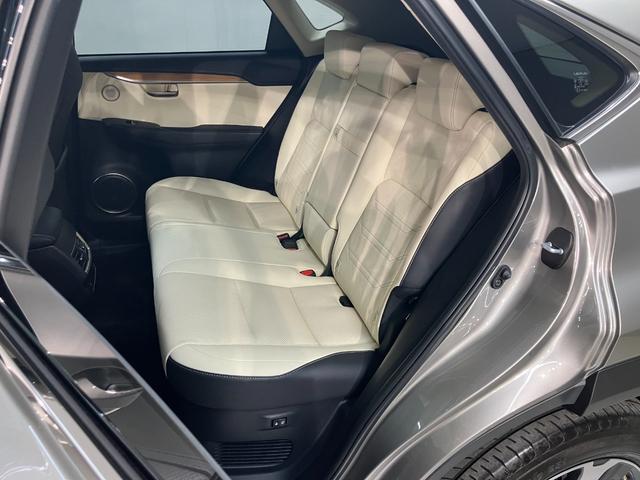 NX NX300h バージョンL 認定中古車・2年保証・18インチアルミホイール・NAVI AI-AVS・ブラインドスポットモニター・リヤクロストラフィックアラート・パノラミックビュウーモニター・ムーンルーフ付車 革シート(21枚目)