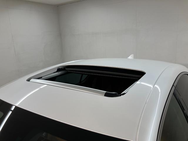 ＩＳ ＩＳ３００　バージョンＬ　認定中古車・２年保証・パノラミックビューモニター・ムーンルーフ付車　衝突被害軽減システム　ＥＴＣ　１９インチアルミホイール　オートクルーズコントロール　革シート　ドライブレコーダー　ＣＤ　メモリーナビ（4枚目）