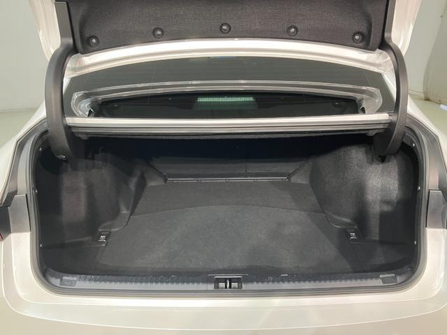 ＩＳ ＩＳ３００　バージョンＬ　認定中古車・２年保証・パノラミックビューモニター・ムーンルーフ付車　衝突被害軽減システム　ＥＴＣ　１９インチアルミホイール　オートクルーズコントロール　革シート　ドライブレコーダー　ＣＤ　メモリーナビ（8枚目）