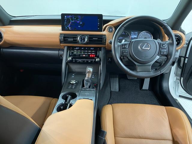 ＩＳ ＩＳ３００　バージョンＬ　認定中古車・２年保証・パノラミックビューモニター・ムーンルーフ付車　衝突被害軽減システム　ＥＴＣ　１９インチアルミホイール　オートクルーズコントロール　革シート　ドライブレコーダー　ＣＤ　メモリーナビ（9枚目）