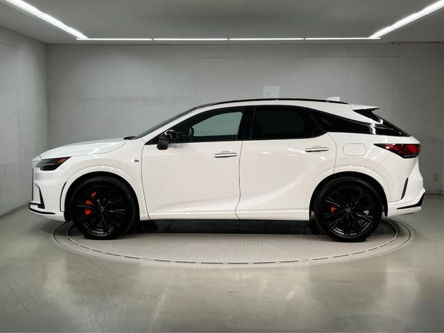 ＲＸ ＲＸ５００ｈ　Ｆスポーツパフォーマンス　ＲＸ５００ｈ　Ｆスポーツパフォーマンス（５名）／オレンジブレーキキャリパ・ルーフレール・輻射ヒーター・パノラマルーフ付車（5枚目）