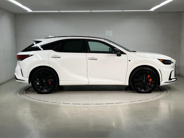 ＲＸ ＲＸ５００ｈ　Ｆスポーツパフォーマンス　ＲＸ５００ｈ　Ｆスポーツパフォーマンス（５名）／オレンジブレーキキャリパ・ルーフレール・輻射ヒーター・パノラマルーフ付車（6枚目）