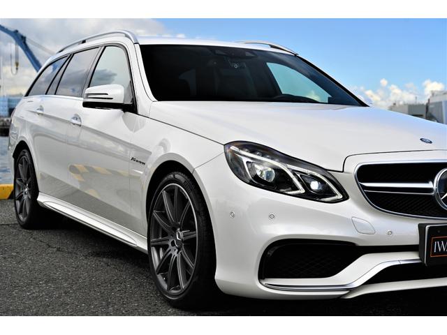 Ｅクラスステーションワゴン Ｅ６３　ＡＭＧ　４マチック　ステーションワゴン　後期Ｗ２１２後期正規ディーラー車左ハンドル法人禁煙屋根保管走行４．７万ＫｍＯＰカラーダイヤモンドホワイトパール黒本革ハーマンガードンＯＰチタングレー１９インチ（38枚目）