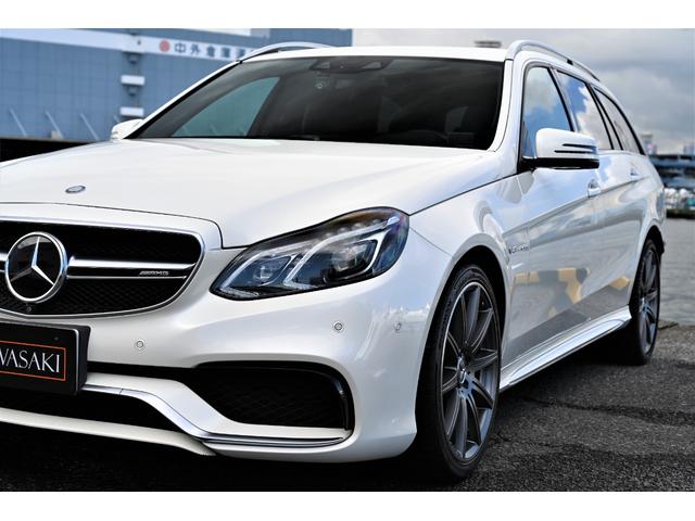 Ｅクラスステーションワゴン Ｅ６３　ＡＭＧ　４マチック　ステーションワゴン　後期Ｗ２１２後期正規ディーラー車左ハンドル法人禁煙屋根保管走行４．７万ＫｍＯＰカラーダイヤモンドホワイトパール黒本革ハーマンガードンＯＰチタングレー１９インチ（41枚目）