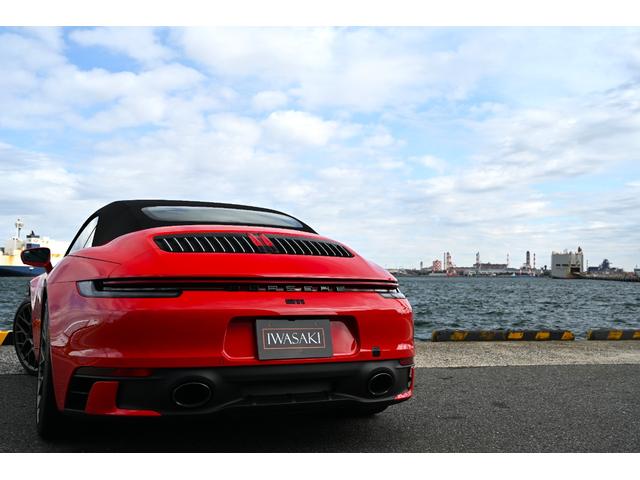 ９１１カレラ４　カブリオレ　現行９９２カレラ４カブリオレ左ハンドル法人禁煙屋根保管走行０．４万Ｋｍガーズレッド＆ブラックフルレザーインテリアベンチレータースポクロスポエキＲＳスパイダー２０インチＬＥＤヘッドライト電動黒幌(51枚目)