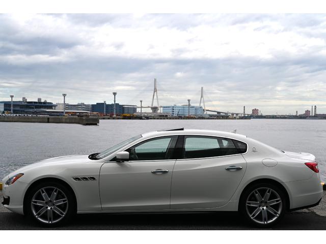 クアトロポルテ GT S 法人1オナ禁煙屋根保管走行0.9万Km右ハンドル正規ディーラー車ホワイト/サッビアフルレザーインテリアシートヒーターOPチターノ20インチアルミ純正HDDナビ地デジBluetoothオーディオBカメラ(3枚目)