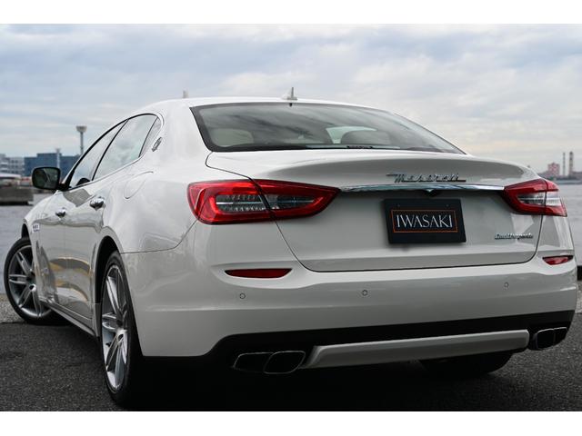 クアトロポルテ GT S 法人1オナ禁煙屋根保管走行0.9万Km右ハンドル正規ディーラー車ホワイト/サッビアフルレザーインテリアシートヒーターOPチターノ20インチアルミ純正HDDナビ地デジBluetoothオーディオBカメラ(4枚目)