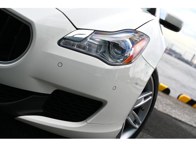 クアトロポルテ GT S 法人1オナ禁煙屋根保管走行0.9万Km右ハンドル正規ディーラー車ホワイト/サッビアフルレザーインテリアシートヒーターOPチターノ20インチアルミ純正HDDナビ地デジBluetoothオーディオBカメラ(5枚目)