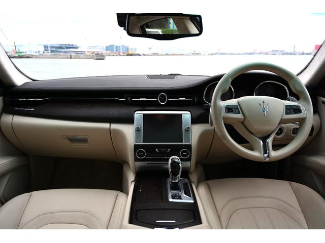 クアトロポルテ GT S 法人1オナ禁煙屋根保管走行0.9万Km右ハンドル正規ディーラー車ホワイト/サッビアフルレザーインテリアシートヒーターOPチターノ20インチアルミ純正HDDナビ地デジBluetoothオーディオBカメラ(6枚目)