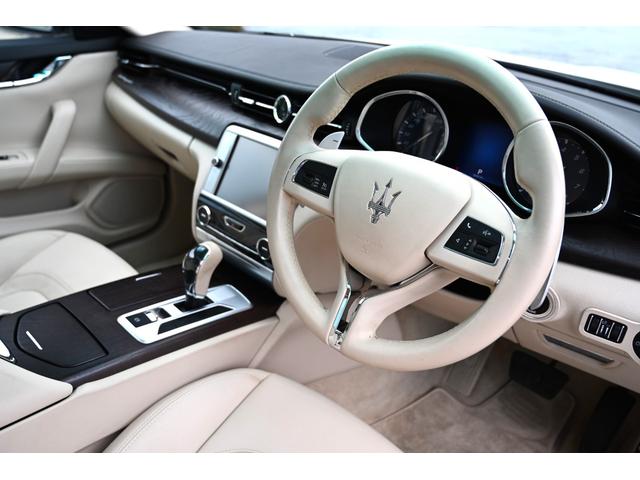 クアトロポルテ GT S 法人1オナ禁煙屋根保管走行0.9万Km右ハンドル正規ディーラー車ホワイト/サッビアフルレザーインテリアシートヒーターOPチターノ20インチアルミ純正HDDナビ地デジBluetoothオーディオBカメラ(7枚目)