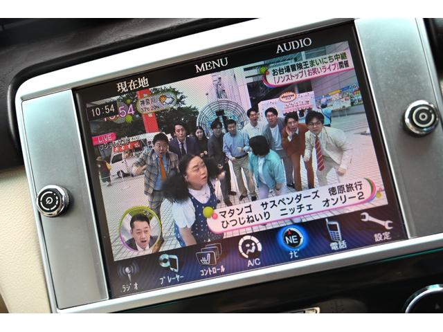 クアトロポルテ GT S 法人1オナ禁煙屋根保管走行0.9万Km右ハンドル正規ディーラー車ホワイト/サッビアフルレザーインテリアシートヒーターOPチターノ20インチアルミ純正HDDナビ地デジBluetoothオーディオBカメラ(9枚目)