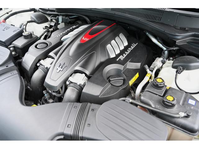 クアトロポルテ GT S 法人1オナ禁煙屋根保管走行0.9万Km右ハンドル正規ディーラー車ホワイト/サッビアフルレザーインテリアシートヒーターOPチターノ20インチアルミ純正HDDナビ地デジBluetoothオーディオBカメラ(11枚目)