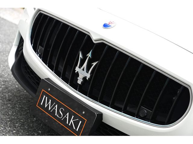 クアトロポルテ GT S 法人1オナ禁煙屋根保管走行0.9万Km右ハンドル正規ディーラー車ホワイト/サッビアフルレザーインテリアシートヒーターOPチターノ20インチアルミ純正HDDナビ地デジBluetoothオーディオBカメラ(12枚目)