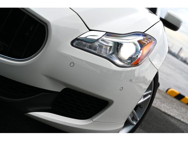 クアトロポルテ GT S 法人1オナ禁煙屋根保管走行0.9万Km右ハンドル正規ディーラー車ホワイト/サッビアフルレザーインテリアシートヒーターOPチターノ20インチアルミ純正HDDナビ地デジBluetoothオーディオBカメラ(13枚目)