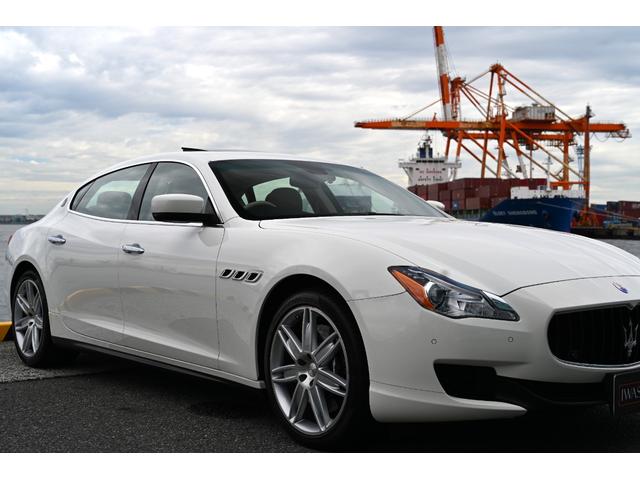 クアトロポルテ GT S 法人1オナ禁煙屋根保管走行0.9万Km右ハンドル正規ディーラー車ホワイト/サッビアフルレザーインテリアシートヒーターOPチターノ20インチアルミ純正HDDナビ地デジBluetoothオーディオBカメラ(37枚目)