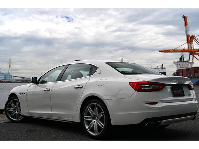 クアトロポルテ GT S 法人1オナ禁煙屋根保管走行0.9万Km右ハンドル正規ディーラー車ホワイト/サッビアフルレザーインテリアシートヒーターOPチターノ20インチアルミ純正HDDナビ地デジBluetoothオーディオBカメラ(42枚目)