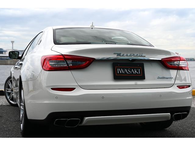 クアトロポルテ GT S 法人1オナ禁煙屋根保管走行0.9万Km右ハンドル正規ディーラー車ホワイト/サッビアフルレザーインテリアシートヒーターOPチターノ20インチアルミ純正HDDナビ地デジBluetoothオーディオBカメラ(44枚目)