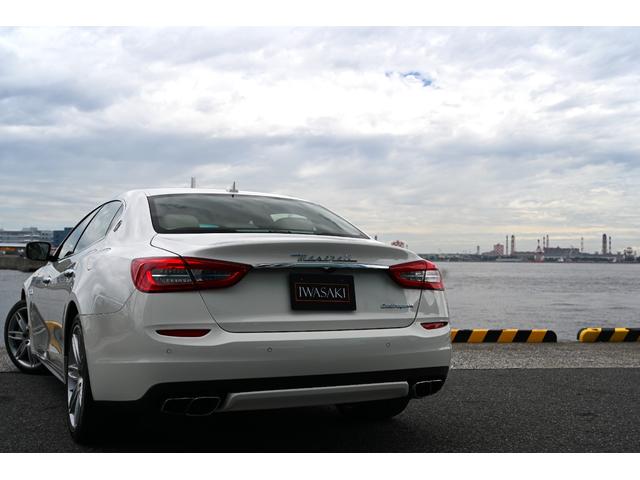 クアトロポルテ GT S 法人1オナ禁煙屋根保管走行0.9万Km右ハンドル正規ディーラー車ホワイト/サッビアフルレザーインテリアシートヒーターOPチターノ20インチアルミ純正HDDナビ地デジBluetoothオーディオBカメラ(48枚目)