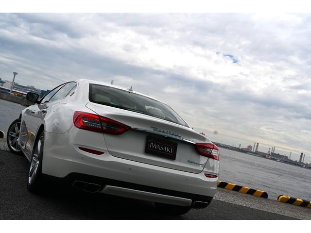 クアトロポルテ GT S 法人1オナ禁煙屋根保管走行0.9万Km右ハンドル正規ディーラー車ホワイト/サッビアフルレザーインテリアシートヒーターOPチターノ20インチアルミ純正HDDナビ地デジBluetoothオーディオBカメラ(50枚目)