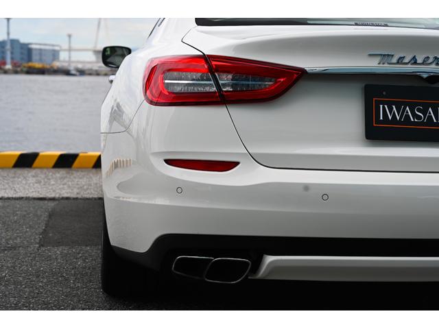 クアトロポルテ GT S 法人1オナ禁煙屋根保管走行0.9万Km右ハンドル正規ディーラー車ホワイト/サッビアフルレザーインテリアシートヒーターOPチターノ20インチアルミ純正HDDナビ地デジBluetoothオーディオBカメラ(53枚目)