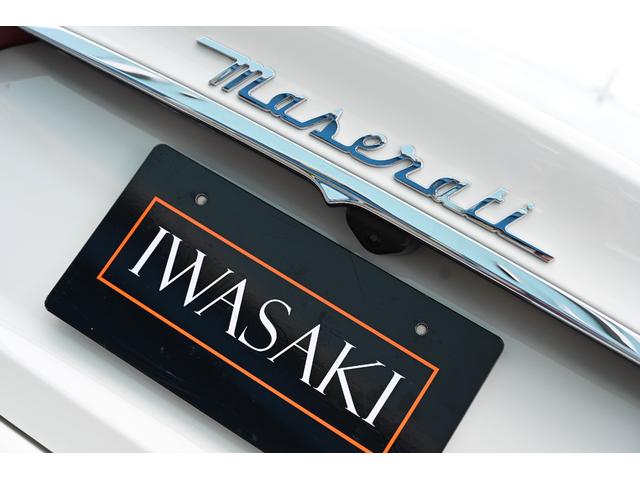 クアトロポルテ GT S 法人1オナ禁煙屋根保管走行0.9万Km右ハンドル正規ディーラー車ホワイト/サッビアフルレザーインテリアシートヒーターOPチターノ20インチアルミ純正HDDナビ地デジBluetoothオーディオBカメラ(57枚目)