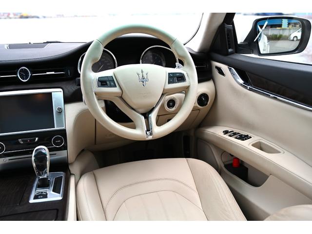 クアトロポルテ GT S 法人1オナ禁煙屋根保管走行0.9万Km右ハンドル正規ディーラー車ホワイト/サッビアフルレザーインテリアシートヒーターOPチターノ20インチアルミ純正HDDナビ地デジBluetoothオーディオBカメラ(68枚目)