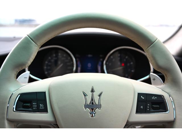 クアトロポルテ GT S 法人1オナ禁煙屋根保管走行0.9万Km右ハンドル正規ディーラー車ホワイト/サッビアフルレザーインテリアシートヒーターOPチターノ20インチアルミ純正HDDナビ地デジBluetoothオーディオBカメラ(73枚目)