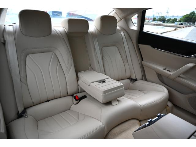 クアトロポルテ GT S 法人1オナ禁煙屋根保管走行0.9万Km右ハンドル正規ディーラー車ホワイト/サッビアフルレザーインテリアシートヒーターOPチターノ20インチアルミ純正HDDナビ地デジBluetoothオーディオBカメラ(76枚目)