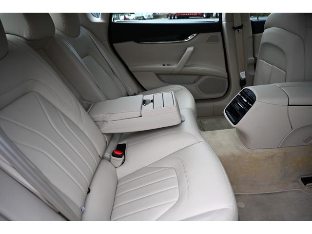 クアトロポルテ GT S 法人1オナ禁煙屋根保管走行0.9万Km右ハンドル正規ディーラー車ホワイト/サッビアフルレザーインテリアシートヒーターOPチターノ20インチアルミ純正HDDナビ地デジBluetoothオーディオBカメラ(77枚目)