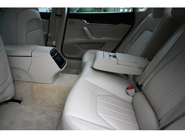 クアトロポルテ GT S 法人1オナ禁煙屋根保管走行0.9万Km右ハンドル正規ディーラー車ホワイト/サッビアフルレザーインテリアシートヒーターOPチターノ20インチアルミ純正HDDナビ地デジBluetoothオーディオBカメラ(80枚目)