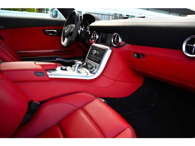 ＳＬＳ ＡＭＧ ベースグレード　正規ディーラー車　左ハンドル　法人禁煙屋根保管雨天未ＯＰパフォーマンスパッケージ１（カーボンブレーキ・Ｐステア・ＡＭＧスポーツサス　クラシックレッドフルレザー鍛造Ｆ１９Ｒ２０ＡＷ（9枚目）