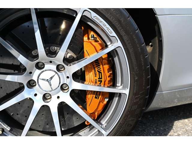 ＳＬＳ ＡＭＧ ベースグレード　正規ディーラー車　左ハンドル　法人禁煙屋根保管雨天未ＯＰパフォーマンスパッケージ１（カーボンブレーキ・Ｐステア・ＡＭＧスポーツサス　クラシックレッドフルレザー鍛造Ｆ１９Ｒ２０ＡＷ（18枚目）