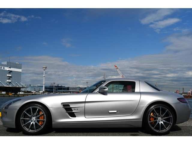 ＳＬＳ ＡＭＧ ベースグレード　正規ディーラー車　左ハンドル　法人禁煙屋根保管雨天未ＯＰパフォーマンスパッケージ１（カーボンブレーキ・Ｐステア・ＡＭＧスポーツサス　クラシックレッドフルレザー鍛造Ｆ１９Ｒ２０ＡＷ（40枚目）