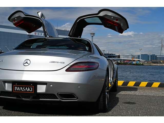 ＳＬＳ ＡＭＧ ベースグレード　正規ディーラー車　左ハンドル　法人禁煙屋根保管雨天未ＯＰパフォーマンスパッケージ１（カーボンブレーキ・Ｐステア・ＡＭＧスポーツサス　クラシックレッドフルレザー鍛造Ｆ１９Ｒ２０ＡＷ（55枚目）