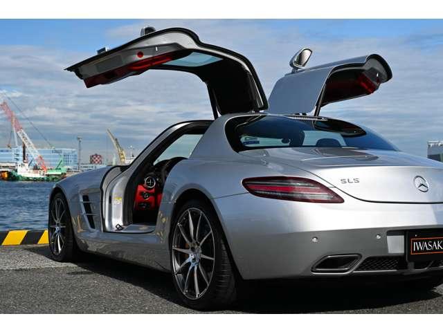 ＳＬＳ ＡＭＧ ベースグレード　正規ディーラー車　左ハンドル　法人禁煙屋根保管雨天未ＯＰパフォーマンスパッケージ１（カーボンブレーキ・Ｐステア・ＡＭＧスポーツサス　クラシックレッドフルレザー鍛造Ｆ１９Ｒ２０ＡＷ（56枚目）