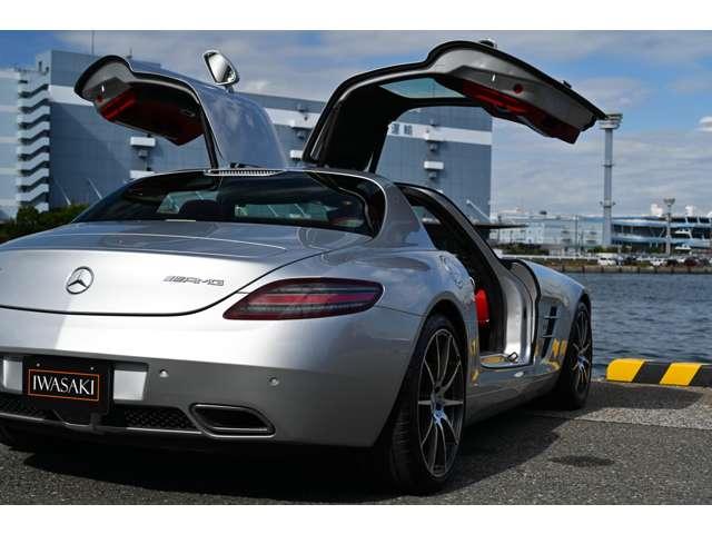 ＳＬＳ ＡＭＧ ベースグレード　正規ディーラー車　左ハンドル　法人禁煙屋根保管雨天未ＯＰパフォーマンスパッケージ１（カーボンブレーキ・Ｐステア・ＡＭＧスポーツサス　クラシックレッドフルレザー鍛造Ｆ１９Ｒ２０ＡＷ（57枚目）