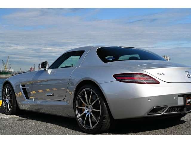 ＳＬＳ ＡＭＧ ベースグレード　正規ディーラー車　左ハンドル　法人禁煙屋根保管雨天未ＯＰパフォーマンスパッケージ１（カーボンブレーキ・Ｐステア・ＡＭＧスポーツサス　クラシックレッドフルレザー鍛造Ｆ１９Ｒ２０ＡＷ（58枚目）
