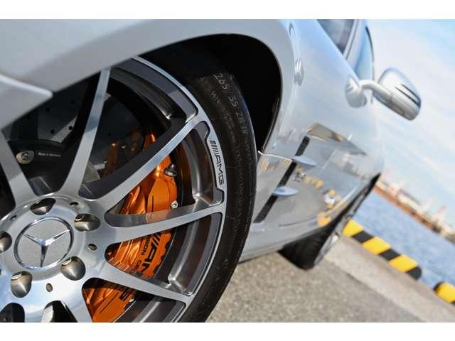 ＳＬＳ ＡＭＧ ベースグレード　正規ディーラー車　左ハンドル　法人禁煙屋根保管雨天未ＯＰパフォーマンスパッケージ１（カーボンブレーキ・Ｐステア・ＡＭＧスポーツサス　クラシックレッドフルレザー鍛造Ｆ１９Ｒ２０ＡＷ（62枚目）