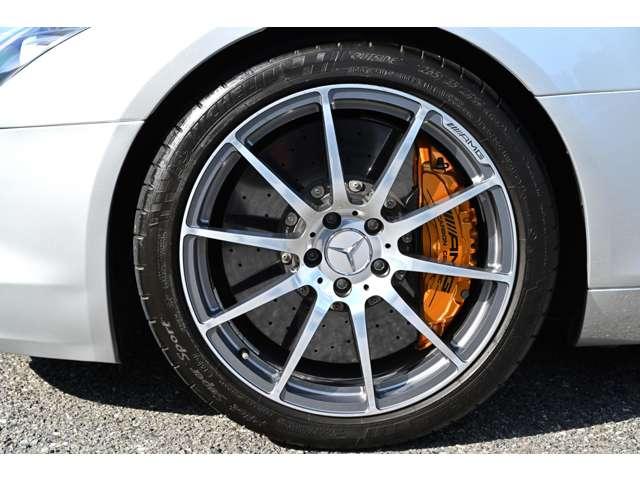 ＳＬＳ ＡＭＧ ベースグレード　正規ディーラー車　左ハンドル　法人禁煙屋根保管雨天未ＯＰパフォーマンスパッケージ１（カーボンブレーキ・Ｐステア・ＡＭＧスポーツサス　クラシックレッドフルレザー鍛造Ｆ１９Ｒ２０ＡＷ（63枚目）