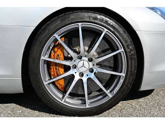 ＳＬＳ ＡＭＧ ベースグレード　正規ディーラー車　左ハンドル　法人禁煙屋根保管雨天未ＯＰパフォーマンスパッケージ１（カーボンブレーキ・Ｐステア・ＡＭＧスポーツサス　クラシックレッドフルレザー鍛造Ｆ１９Ｒ２０ＡＷ（65枚目）