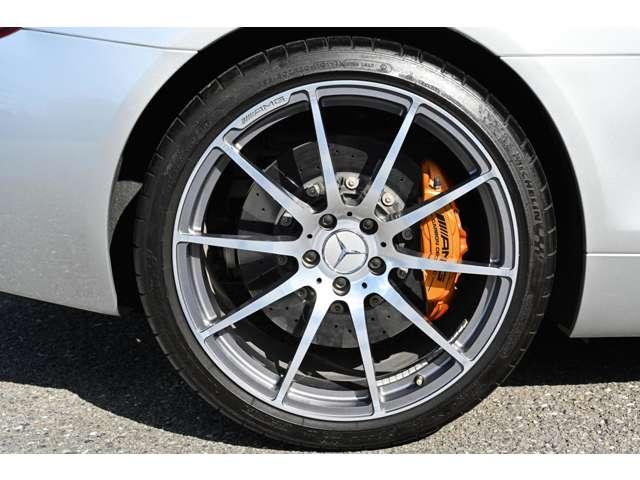 ＳＬＳ ＡＭＧ ベースグレード　正規ディーラー車　左ハンドル　法人禁煙屋根保管雨天未ＯＰパフォーマンスパッケージ１（カーボンブレーキ・Ｐステア・ＡＭＧスポーツサス　クラシックレッドフルレザー鍛造Ｆ１９Ｒ２０ＡＷ（66枚目）