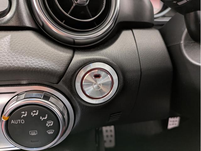 アバルト１２４ スパイダー ベースグレード　６速ＭＴ　レコモンマフラー　ナビレザーＰｋｇ（黒赤コンビレザー＆ヒーター）　純正ナビ地デジ　バックカメラ　クルコン　ＬＥＤヘッドライト　純正１７インチアルミ　ドラレコ　プッシュスタート　スマキー（21枚目）