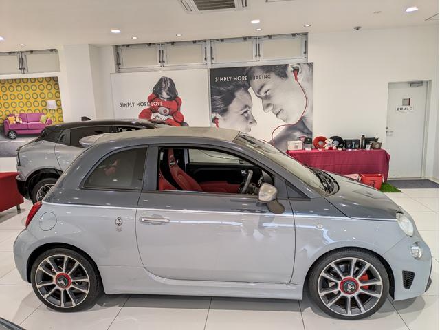 アバルト595C ツーリズモ MYS メイクユアスコーピオン 専用色 赤レザー カロッツェリアインダッシュナビ フルセグ バックカメラ Bluetooth パドルシフト キセノンヘッドライト 純正17インチアルミ ドラレコ ETC(5枚目)