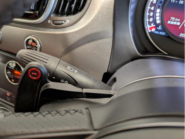 アバルト595C ツーリズモ MYS メイクユアスコーピオン 専用色 赤レザー カロッツェリアインダッシュナビ フルセグ バックカメラ Bluetooth パドルシフト キセノンヘッドライト 純正17インチアルミ ドラレコ ETC(26枚目)