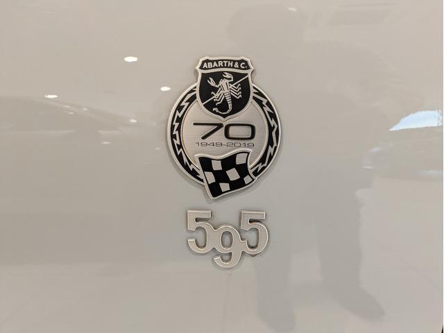 アバルト595C ツーリズモ MYS メイクユアスコーピオン 専用色 赤レザー カロッツェリアインダッシュナビ フルセグ バックカメラ Bluetooth パドルシフト キセノンヘッドライト 純正17インチアルミ ドラレコ ETC(31枚目)