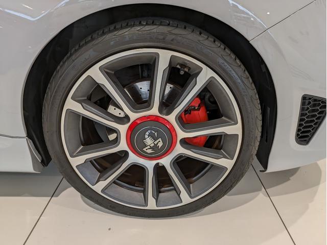 アバルト595C ツーリズモ MYS メイクユアスコーピオン 専用色 赤レザー カロッツェリアインダッシュナビ フルセグ バックカメラ Bluetooth パドルシフト キセノンヘッドライト 純正17インチアルミ ドラレコ ETC(32枚目)