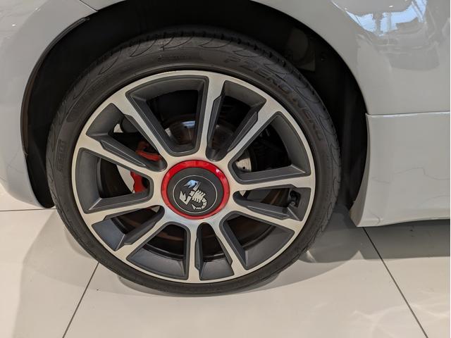 アバルト595C ツーリズモ MYS メイクユアスコーピオン 専用色 赤レザー カロッツェリアインダッシュナビ フルセグ バックカメラ Bluetooth パドルシフト キセノンヘッドライト 純正17インチアルミ ドラレコ ETC(33枚目)