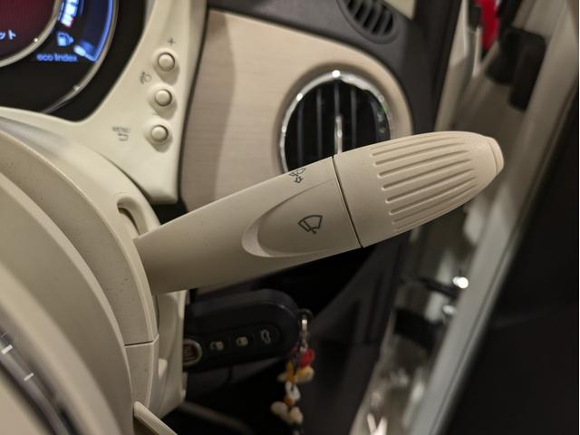 500C ドルチェヴィータ 100台限定車 専用ソフトトップ クロームボンネットライン 専用16インチアルミ ボディーレッドラインデカール 専用ハーフレザーシート キセノンヘッドライト リアパークセンサー CarPlay ETC(27枚目)