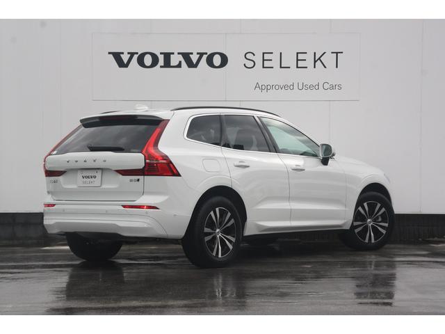 ＸＣ６０ Ｂ５　ＡＷＤ　モーメンタム　元弊社試乗車　シートヒーター　３６０度カメラ　電動パワーシート（8枚目）